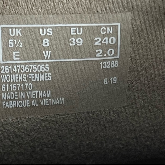 Clarks Sharon Salon Pewter Metallic Ankle Bbots Women’s Size 8W Bow Casual - Picture 10 of 10